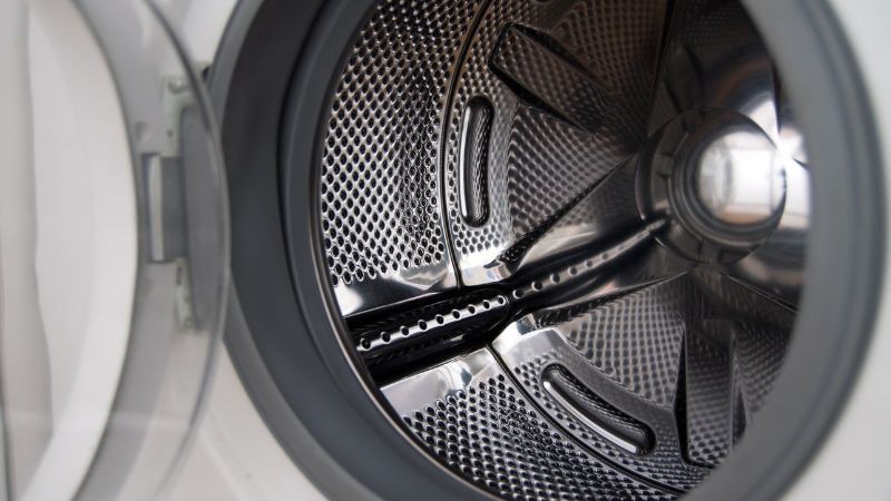 Mở nắp máy giặt hong khô tự nhiên