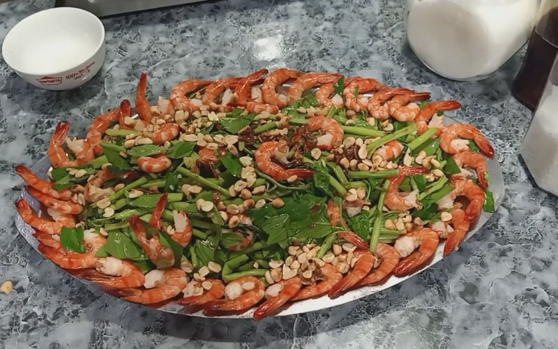 Gỏi tôm rau nhút