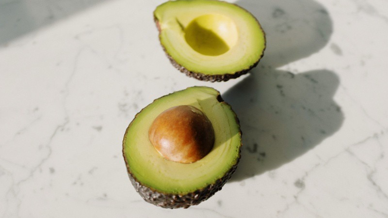 Không ăn quá nhiều bơ trong thời gian dài