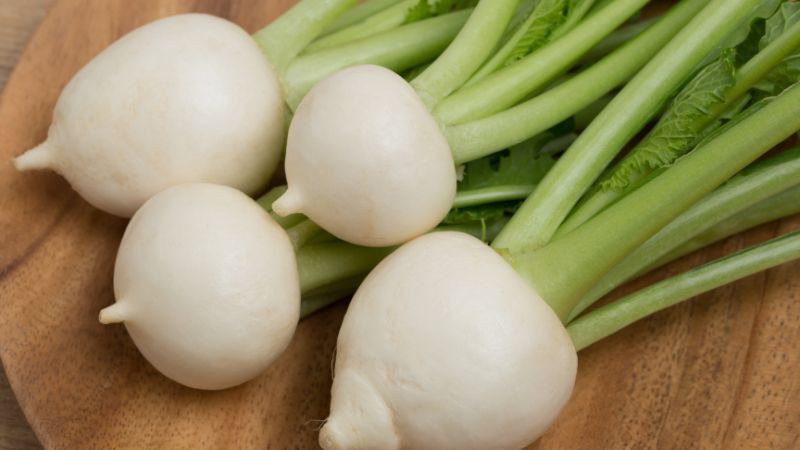 Cách trị thâm môi bằng củ cải đường