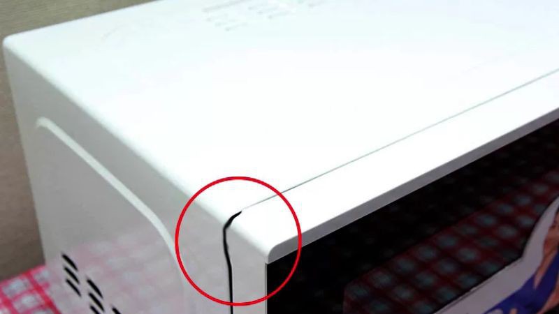 Lò vi sóng sử dụng lâu ngày, vỏ bị cong, vênh, hở