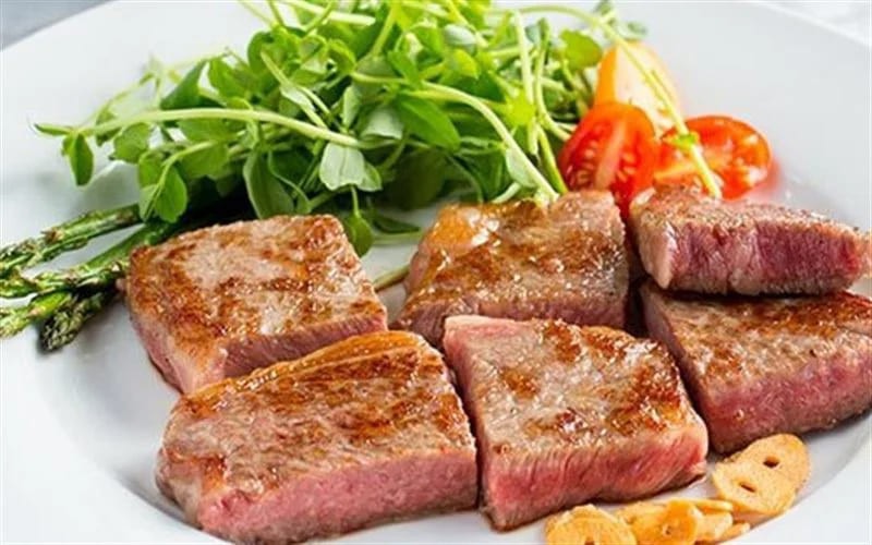 Thăn bò chiên tỏi