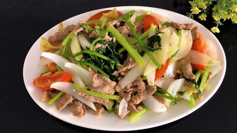 Thăn bò xào hành tây