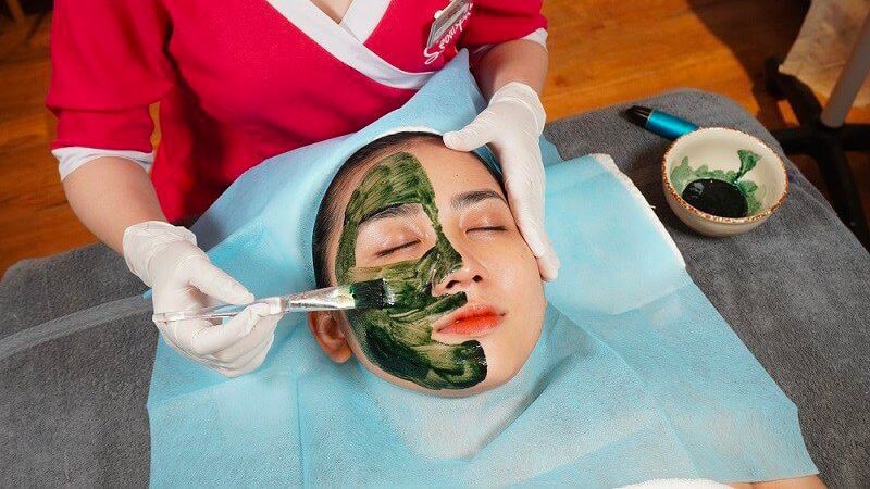 Quy trình cấy tảo xoắn được áp dụng ở các cơ sở làm đẹp, thẩm mỹ viện